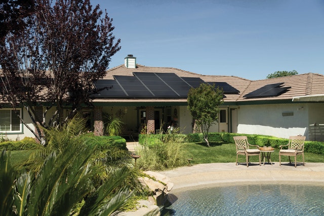 limpiar placas solares con agua desionizada
